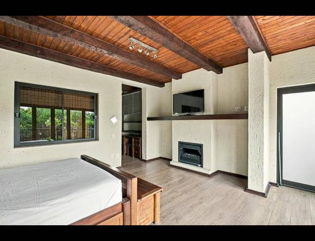 6 BEDROOM HOUSE FOR SALE IN MIDSTREAM ESTATE
